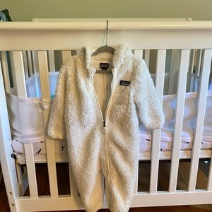 Patagonia 6 to 12 months, baby furry friends bunting white